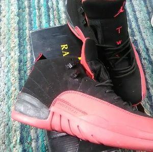 Selling a pair of Jordan's size 5.5